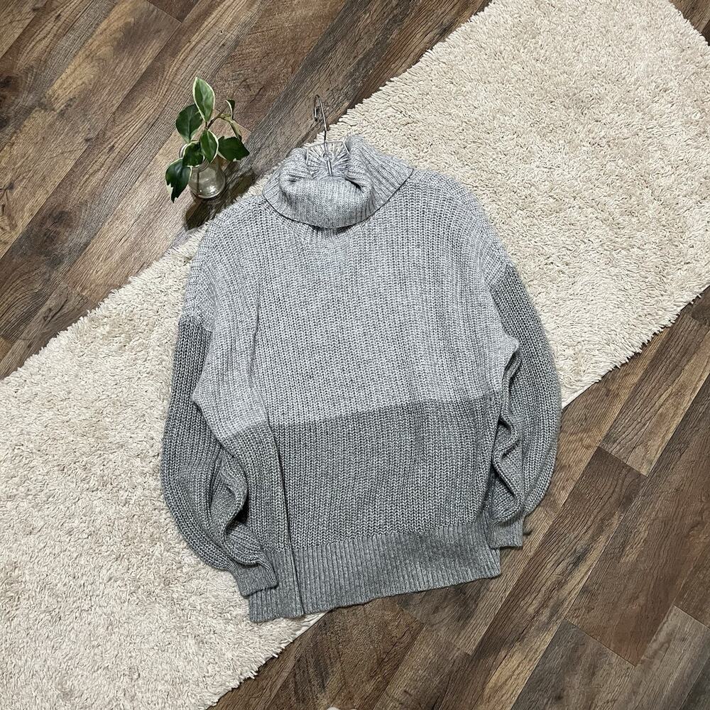 American Eagle Small Oversized Gray Colorblock Turtleneck Balloon Sleeve Sweater